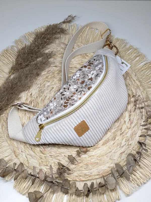 Sac banane enfant fleurs velours beige, fait main en gironde. Accessoire enfant. Sac banane enfant fleuri et velours