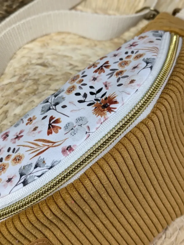 Sac banane enfant fleurs velours moutarde, fait main en gironde. Accessoire enfant.