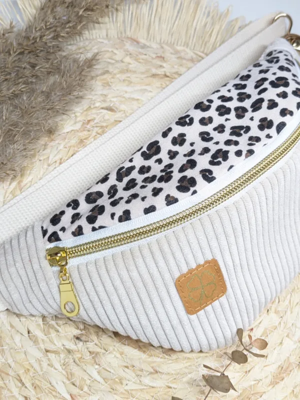 Sac banane enfant léopard foncé velours beige, fait main en gironde. Accessoire enfant.