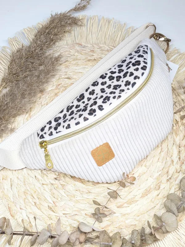 Sac banane enfant léopard foncé velours beige, fait main en gironde. Accessoire enfant.