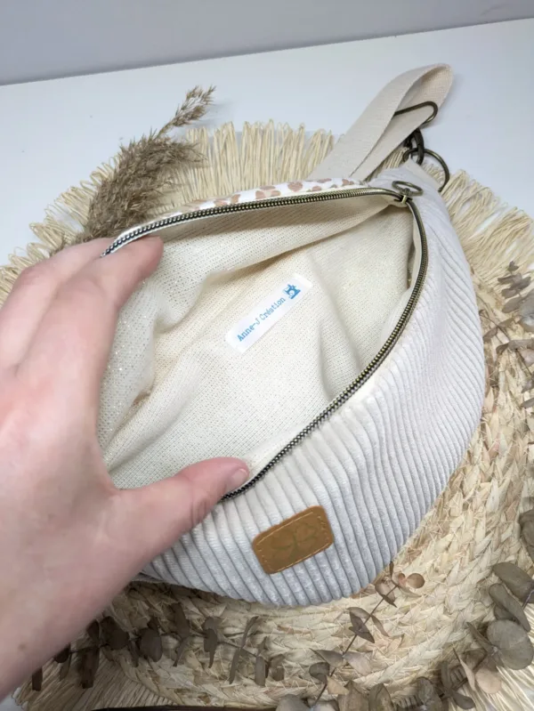 Sac banane léopard clair velours beige, fait main en gironde. Accessoire femme