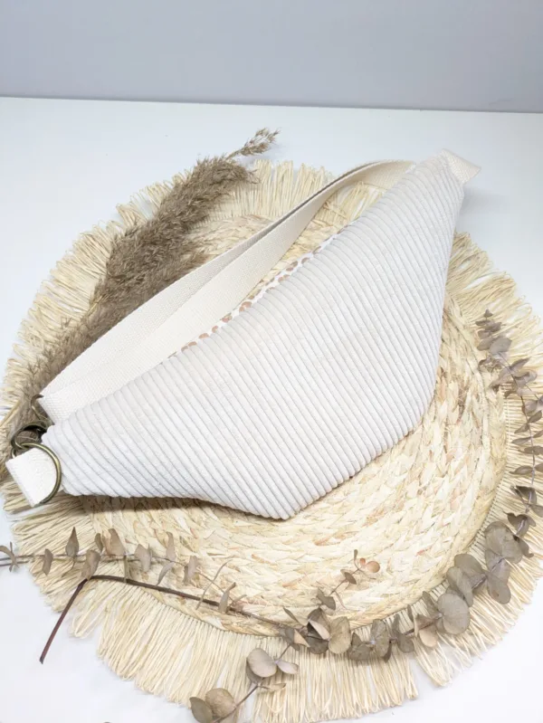 Sac banane léopard clair velours beige, fait main en gironde. Accessoire femme