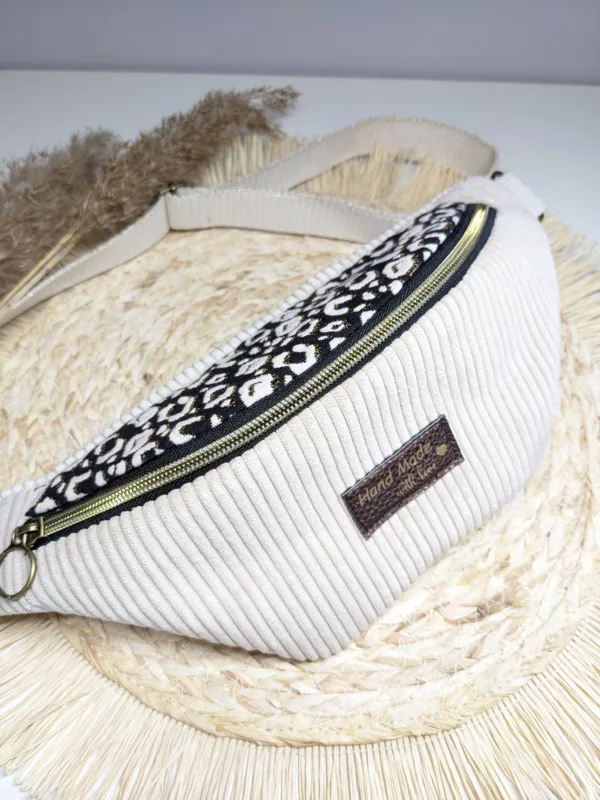 Sac banane Léopard velours côtelé beige , fait main, couleur tendance , magnifique et de qualité