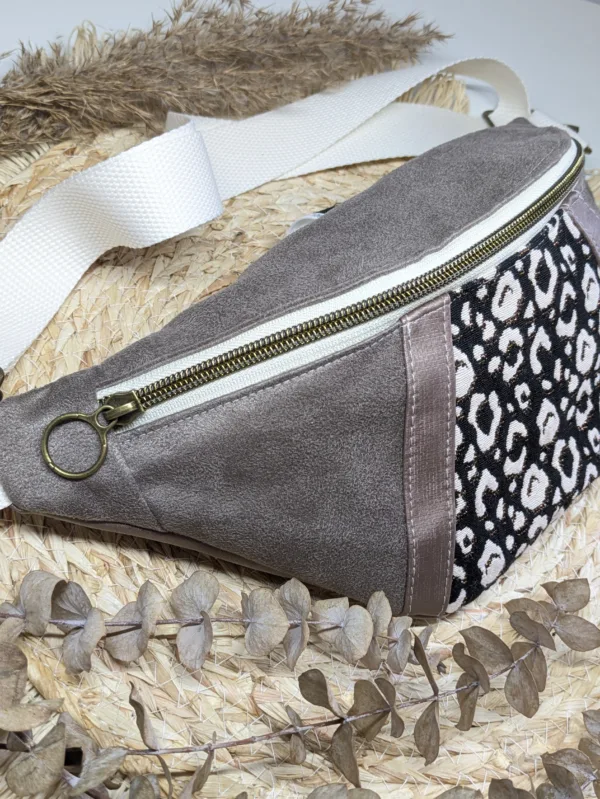 Sac banane - taupe léopard suédine marron
