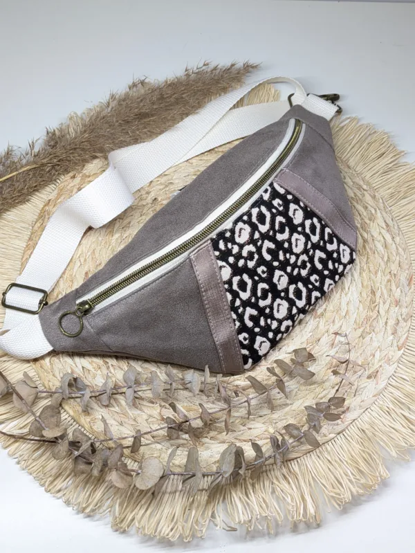 Sac banane - taupe léopard suédine marron