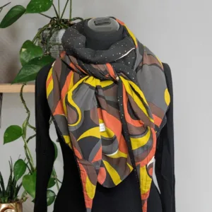 Chèche, foulard triangle, écharpe foulard moutarde marron terracotta. Chaleur et élégance, un tour de cou aux tons naturels pour sublimer vos journées.