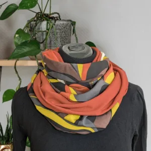 Double Tour de cou, écharpe foulard. Chaleur et élégance, un tour de cou aux tons naturels pour sublimer vos journées.