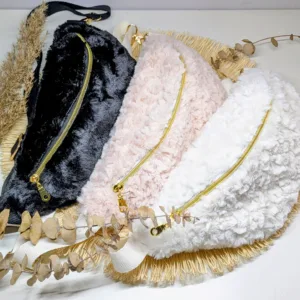 Sac banane fausse fourrure noir rose et blanc top tendance , fait main en France.