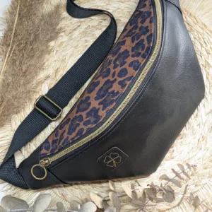 Sac banane artisanal Léopard marron - simili cuir noir , fermeture éclair en métal et sangle réglable noir, fait main