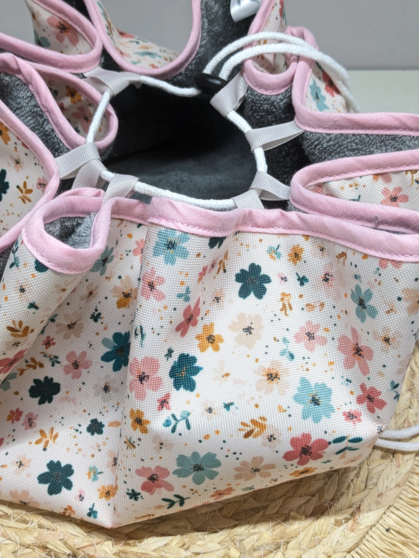 Sac à dos pieds au sec fait main, imperméable à l’extérieur et éponge à l’intérieur, motif fleurs rose