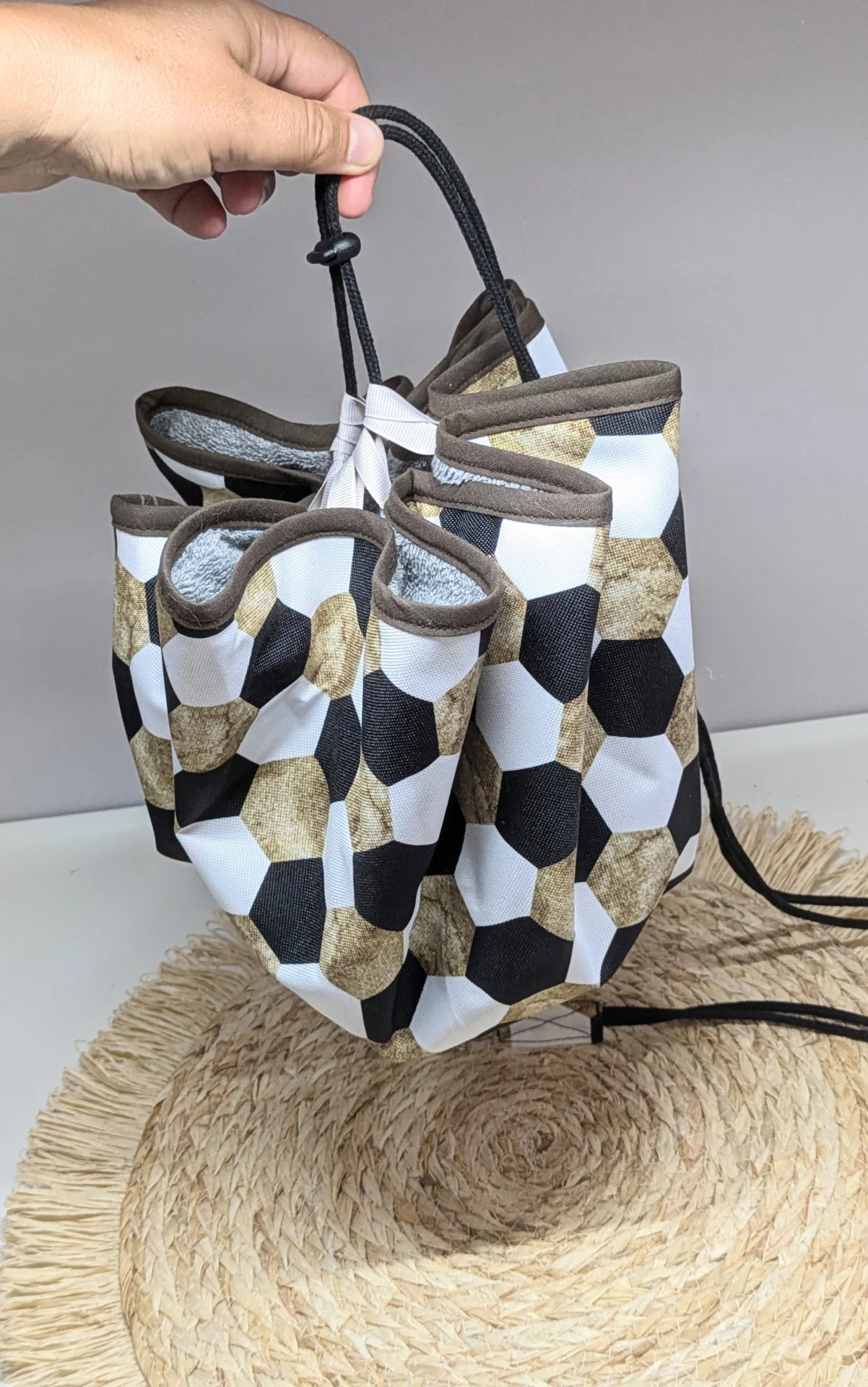 Sac à dos pieds au sec fait main, imperméable à l’extérieur et éponge à l’intérieur, motif géométrique noir et blanc