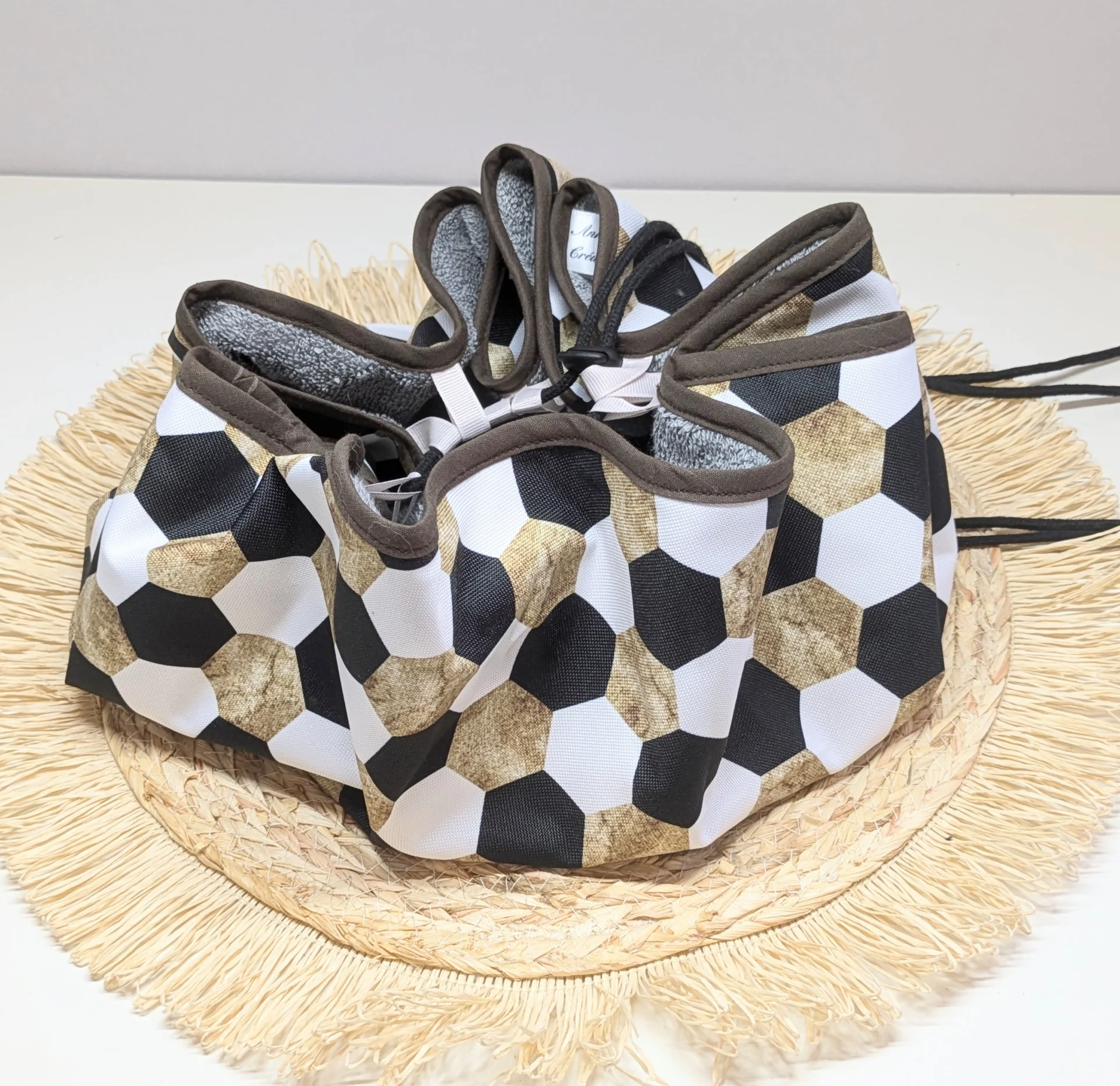 Sac à dos pieds au sec fait main, imperméable à l’extérieur et éponge à l’intérieur, motif géométrique noir et blanc
