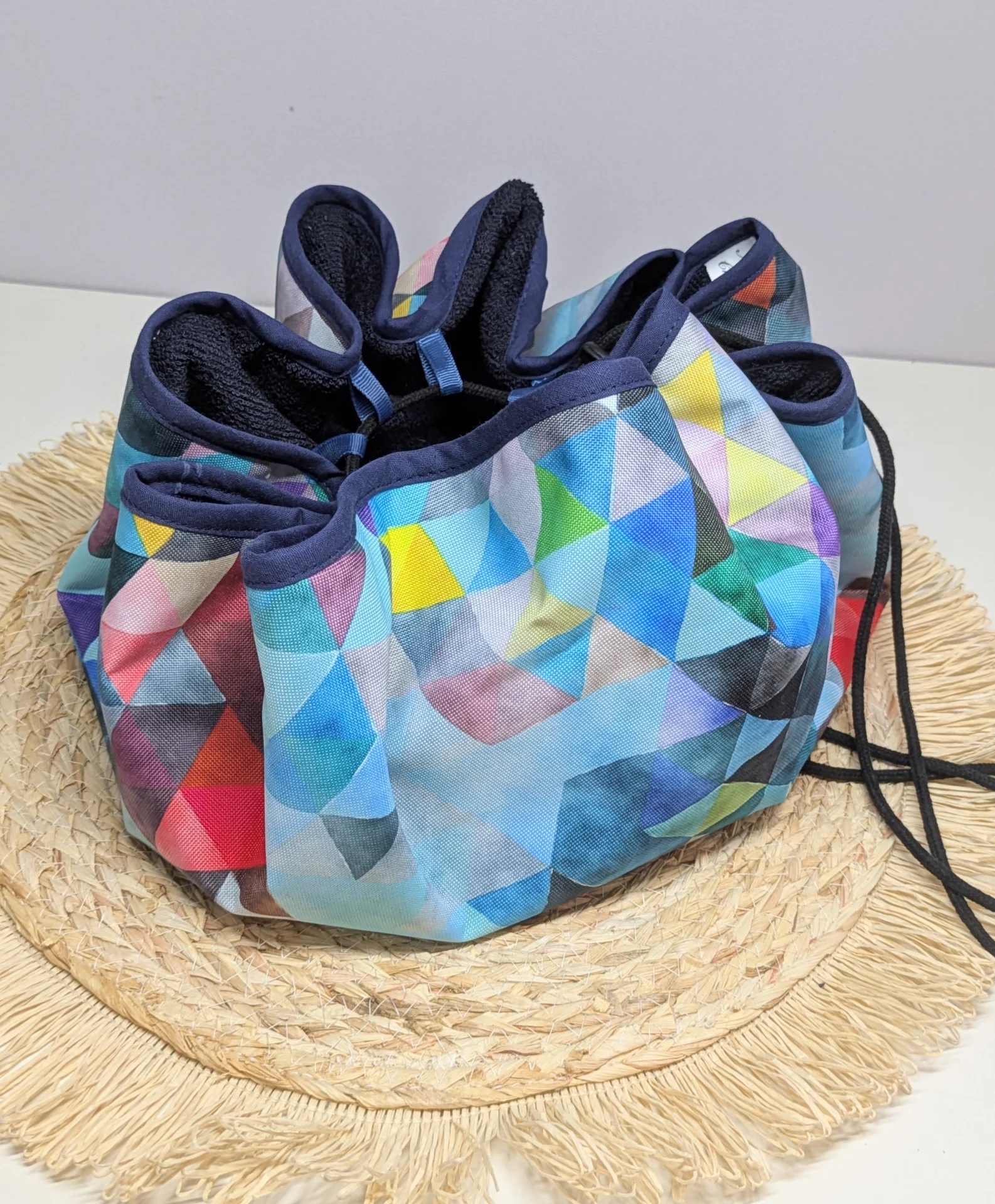 Sac à dos pieds au sec fait main, imperméable à l’extérieur et éponge à l’intérieur, motif géométrique multicolore bleu