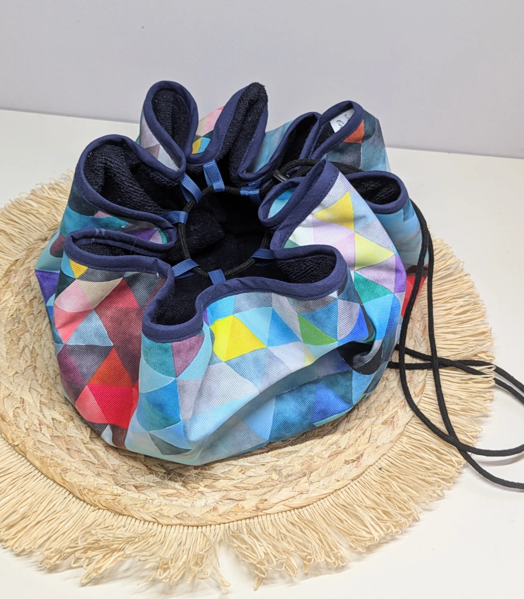 Sac à dos pieds au sec fait main, imperméable à l’extérieur et éponge à l’intérieur, motif géométrique multicolore bleu