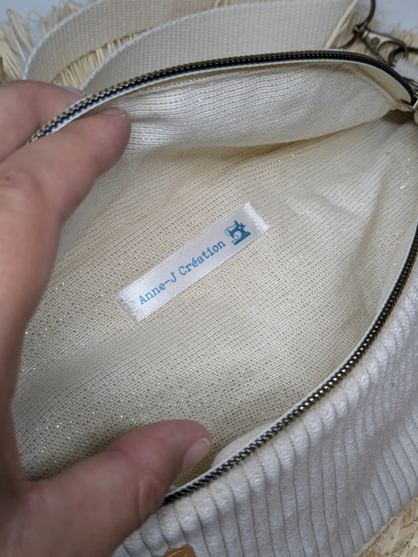 Sac banane en velours côtelé écru et coton fleuri aux tons naturels