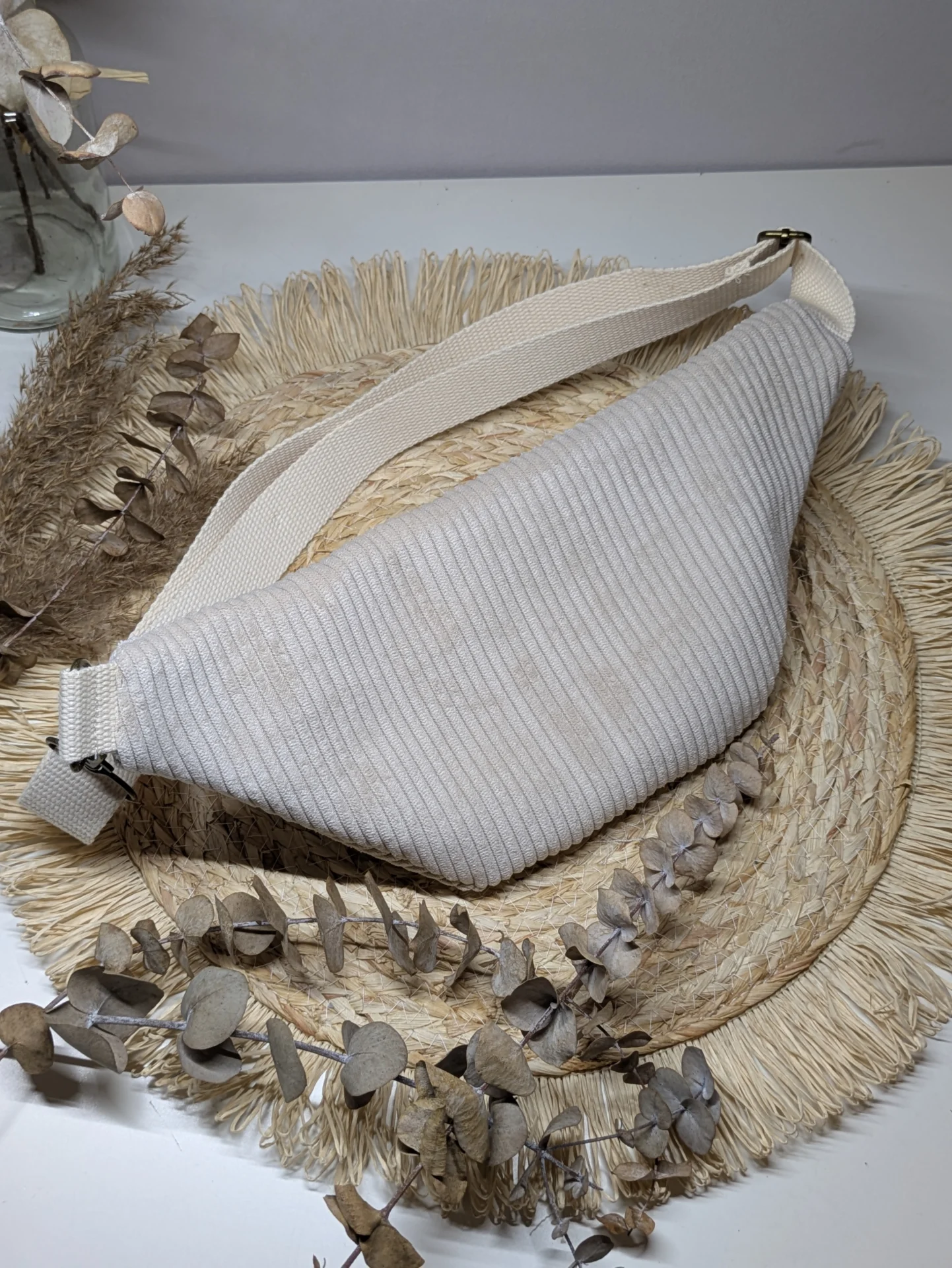 Sac banane en velours côtelé écru et coton fleuri aux tons naturels