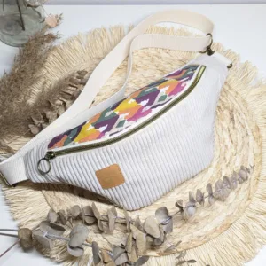 Sac banane en velours côtelé écru et coton à motif géométrique multicolore