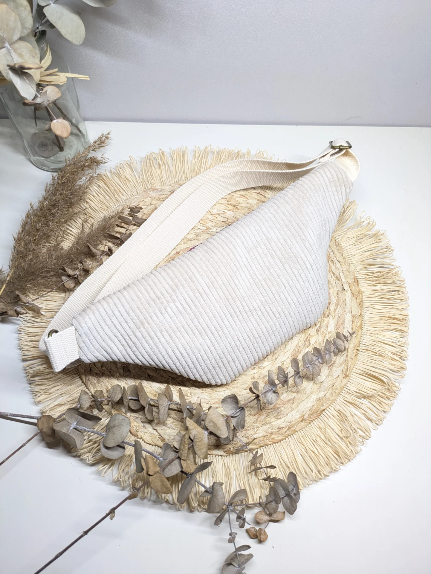 Sac banane en velours côtelé écru et coton à motif géométrique multicolore