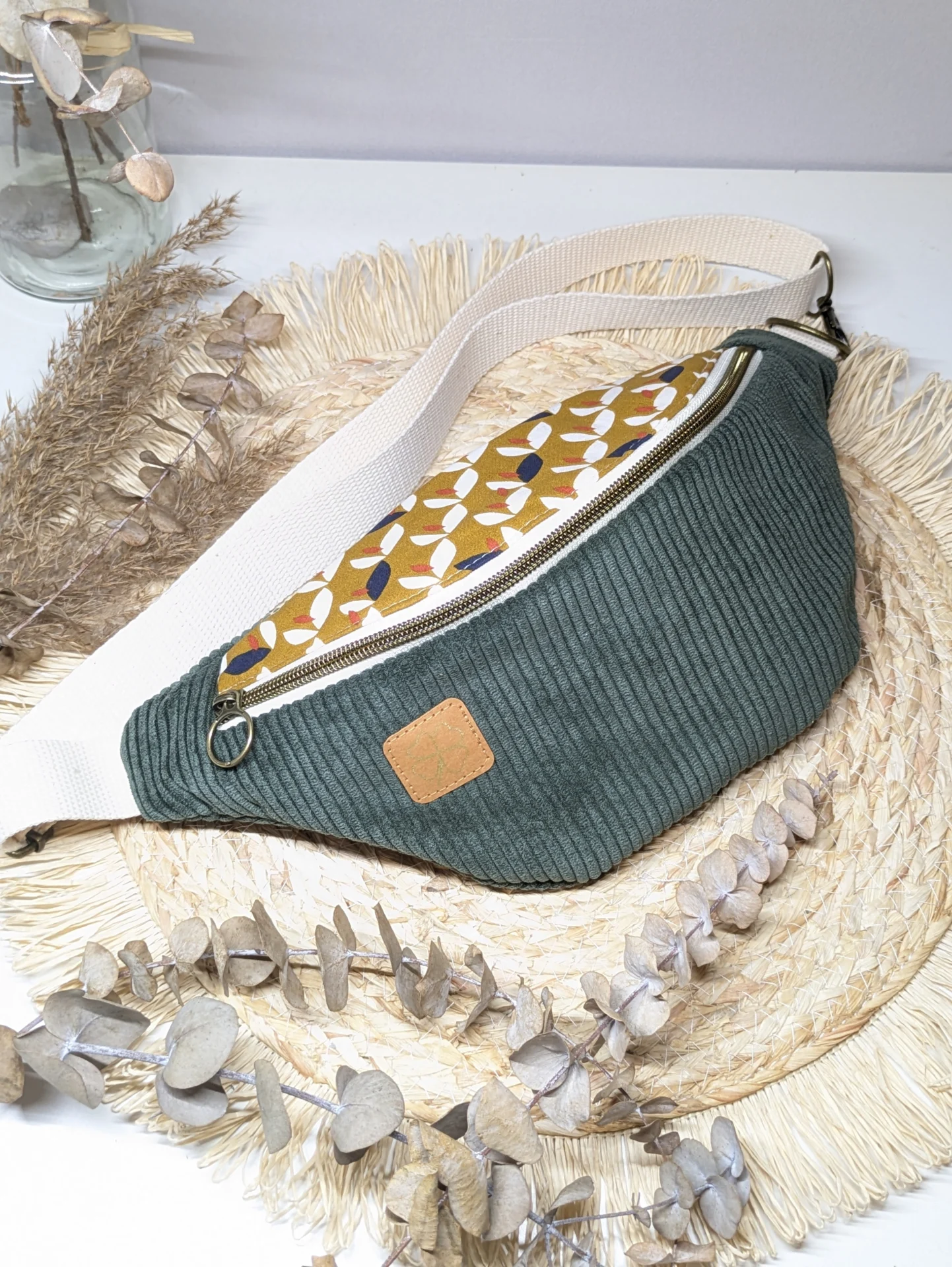 Sac banane en velours côtelé kaki et coton à motif géométrique moutarde