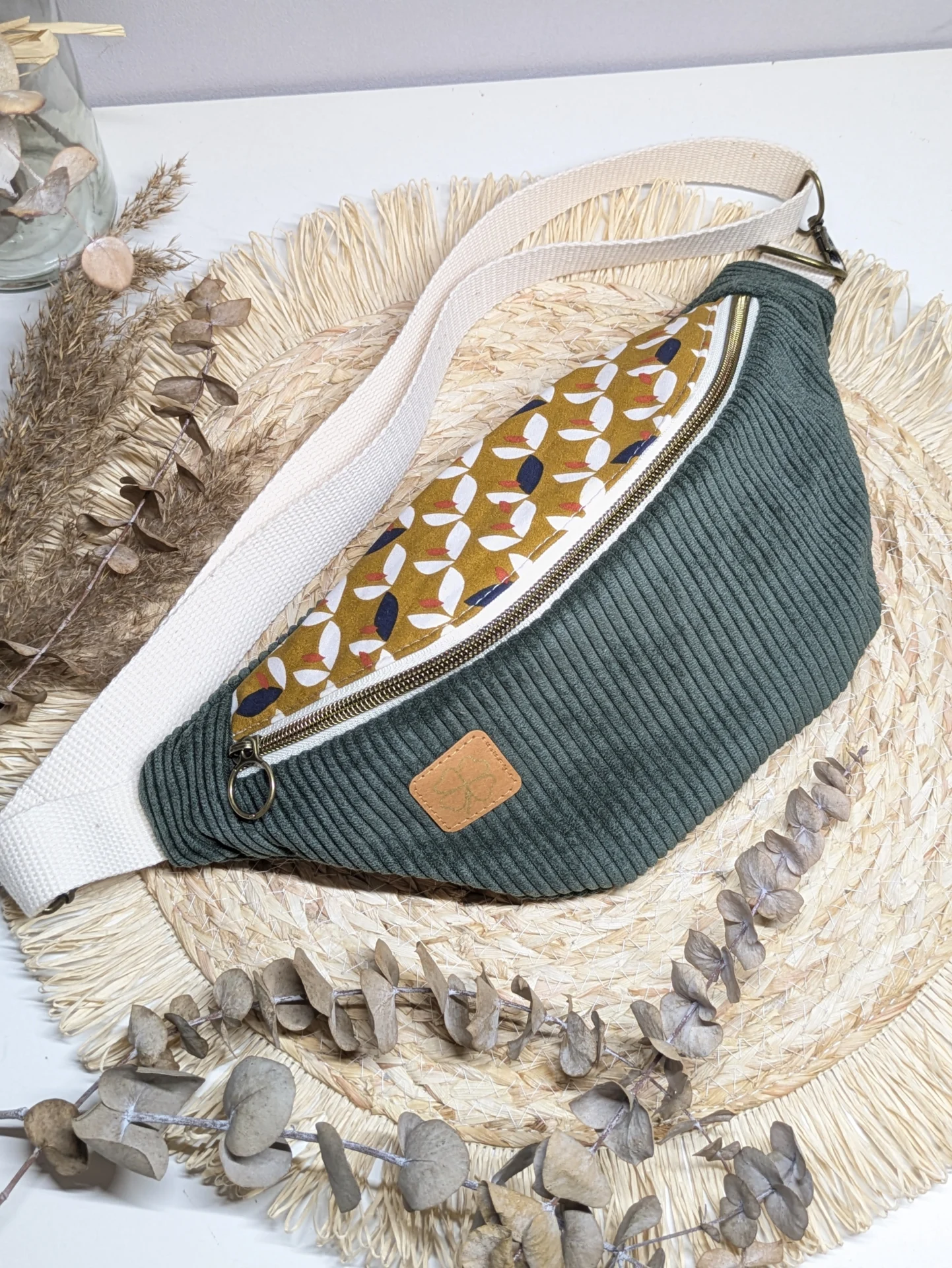 Sac banane en velours côtelé kaki et coton à motif géométrique moutarde