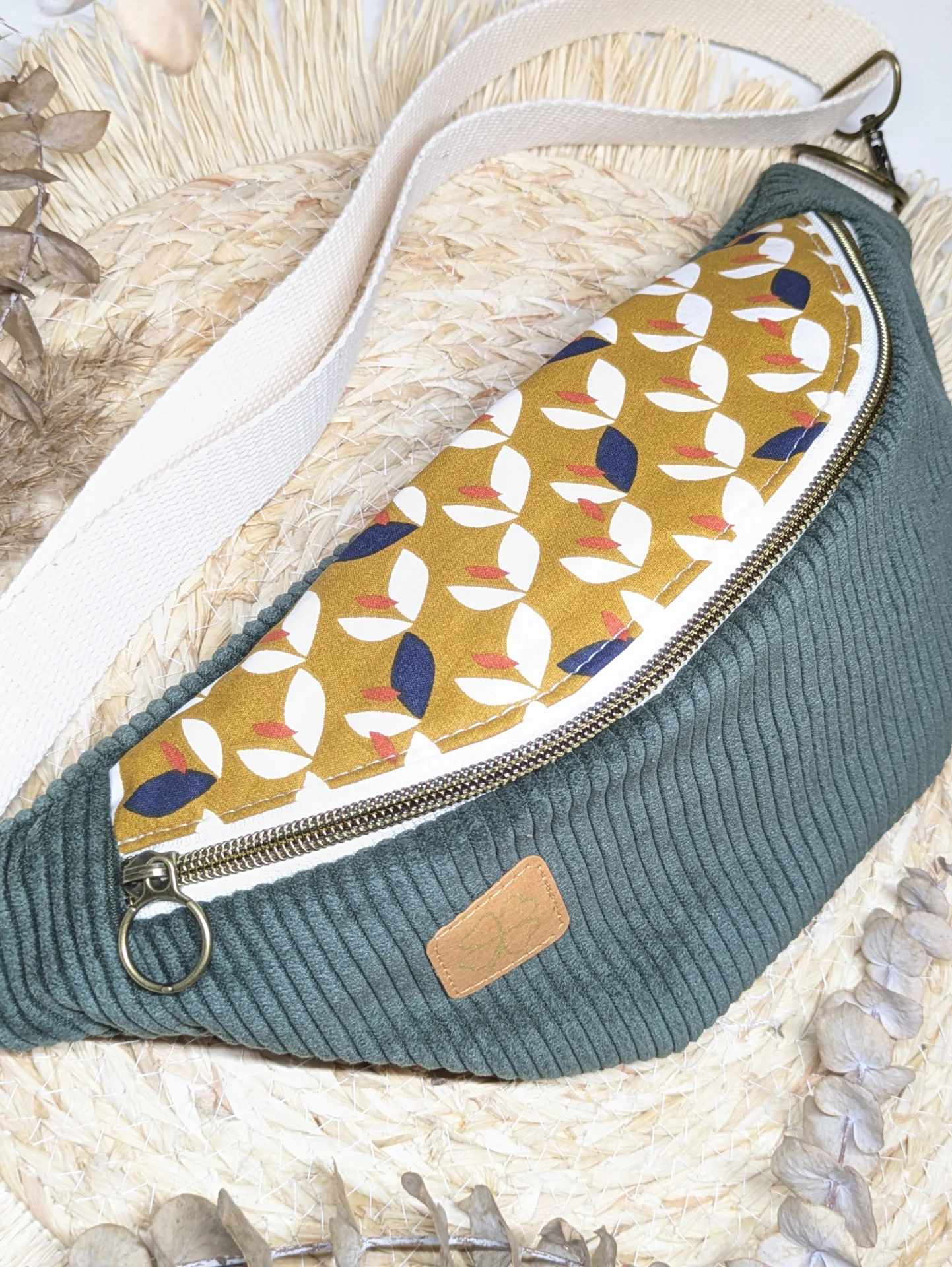 Sac banane en velours côtelé kaki et coton à motif géométrique moutarde