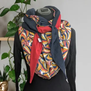 Chèche foulard écharpe fait main bleu marine et rouge bordeaux à motifs oiseaux multicolores – Anne-J Création